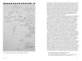 Eine Buchseite, die links ein handgezeichnetes Diagramm von Sol LeWitt auf liniertem Papier zeigt. Das Diagramm stellt mit Pfeilen die Beziehungen zwischen Kunstströmungen wie Dada, Fluxus, Pop Art und Concept Art sowie verschiedenen Künstlern dar. Rechts daneben befindet sich eine Spalte mit deutschem Text.