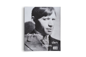Buchrückseite mit einem Schwarz-Weiß-Porträt von Chaïm Soutine. Große weiße Buchstaben bilden den Titel Gegen den Strom. Darunter befindet sich ein Textblock und die Logos von Hatje Cantz und der Kunstsammlung Nordrhein-Westfalen.