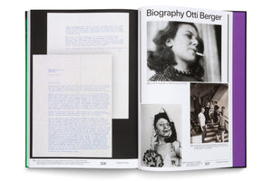 Eine aufgeschlagene Buchdoppelseite über die Künstlerin Otti Berger. Links ist ein getippter Brief in Deutsch zu sehen, rechts ihre Biografie mit drei Schwarz-Weiß-Fotografien, die sie porträtieren und in einer Gruppe zeigen.