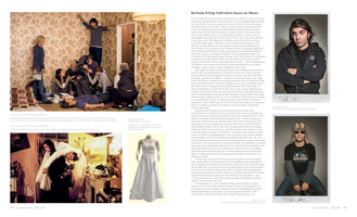 Doppelseite aus einem Buch über den Regisseur Fatih Akin. Links sind ein Foto von einem Filmdreh, eine Filmszene und ein Hochzeitskleid zu sehen. Rechts befinden sich zwei Porträtfotos von Akin neben einem Artikel über seinen Film Gegen die Wand.