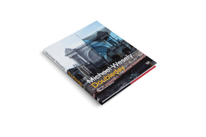 Das Buch Michael Wesely Doubleday, schräg auf weißem Hintergrund liegend. Das Cover zeigt eine Doppelbelichtung von historischer und moderner Berliner Architektur.