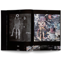 Ein aufgeschlagenes Kunstbuch von Adrian Ghenie mit dem Titel Shadow Paintings auf schwarzen Seiten. Links ein Schwarz-Weiß-Gemälde eines Mannes neben einer skelettartigen Figur, rechts ein farbenfrohes, expressives Gemälde zweier umschlungener Figuren. Unten sind Miniaturansichten weiterer Kunstwerke zu sehen.