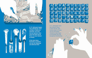 Eine Illustration, die zwei historische Drucktechniken vergleicht: Links der europäische Holzschnitt, bei dem Hände eine ganze Holzplatte gravieren. Rechts der chinesische Druck mit beweglichen Lettern, bei dem Hände einzelne Schriftzeichen in kleine Würfel schnitzen.