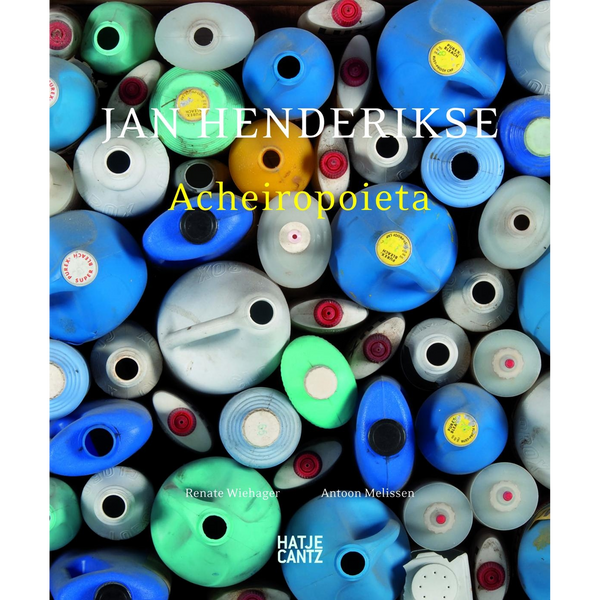 Das Buchcover von Jan Henderikse, Acheiropoieta, zeigt eine von oben fotografierte Ansammlung von dicht gedrängten, bunten Plastikkanistern.