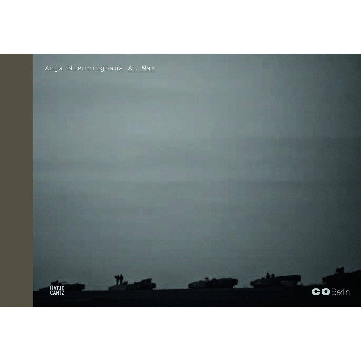 Coverbild Anja NiedringhausAt War