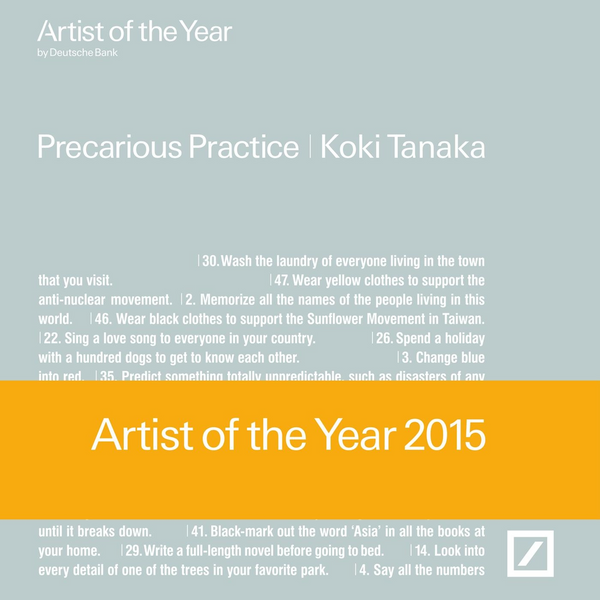 Das Buchcover zu Koki Tanakas Precarious Practice, Artist of the Year 2015 der Deutschen Bank, auf einem grau-blauen Hintergrund mit weißem Text und einem breiten, orangefarbenen Balken.