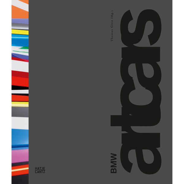 Ein dunkelgraues Buchcover mit dem Titel artcars, der groß und vertikal geschrieben ist. Auf der linken Seite befindet sich ein schmaler, bunter Streifen mit abstrakten Mustern.
