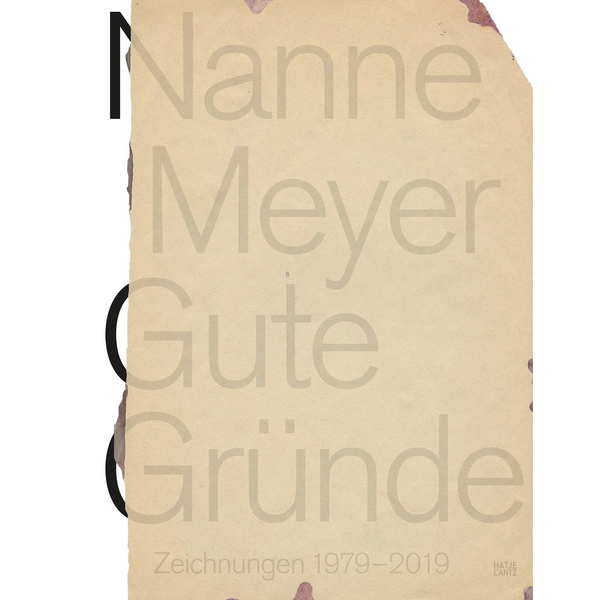 Das Buchcover von Nanne Meyer, Gute Gründe. Ein beiges Blatt Papier mit einem zerrissenen linken Rand liegt über Fragmenten von großen schwarzen Buchstaben. Der Titel ist in heller Schrift auf das Papier gedruckt.