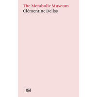 Ein blassrosa Buchcover mit dem Titel The Metabolic Museum in roter Schrift und dem Namen der Autorin Clémentine Deliss in schwarzer Schrift.