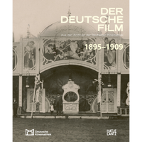 Das Buchcover zu Der Deutsche Film 1895-1909 zeigt eine historische Sepia-Aufnahme der prunkvollen Fassade eines Wanderkinos, vor der ein Mann und ein kleines Kind stehen.