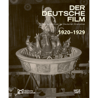 Das sepiafarbene Cover des Buches Der Deutsche Film 1920–1929 zeigt eine Tänzerin in aufwendigem Kostüm auf einer opulenten Filmkulisse, die von Bühnenarbeitern gestützt wird.