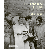 Das Schwarz-Weiß-Cover des Buches German Film 1960–1969 zeigt vier junge Leute in Mänteln, die lächelnd und im Gespräch vor einer Backsteinmauer stehen.