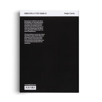 Die Rückseite eines Buches mit schwarzem Einband, das aufrecht auf einer weißen Oberfläche steht. Am oberen Rand befindet sich ein weißer Streifen mit der ISBN 978-3-7757-5568-9 und dem Verlagsnamen Hatje Cantz. Darunter, auf dem schwarzen Einband, stehen zwei Textabschnitte in Deutsch und Englisch. Im unteren Bereich sind die Website des Verlags und ein Barcode zu sehen.
