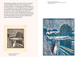 Eine Seite aus einem Kunstbuch, die zwei Versionen von Edvard Munchs Werk Mädchen auf der Brücke zeigt. Links befindet sich ein deutscher Text über einem kleineren, schwarz-weißen Holzschnitt des Motivs. Rechts ist eine größere, farbige Version des Drucks abgebildet, die von Blau- und Weißtönen dominiert wird.