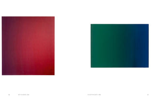 Eine Doppelseite aus einem Kunstkatalog auf weißem Hintergrund, die zwei abstrakte, texturierte Gemälde zeigt. Links ein quadratisches Gemälde mit einem Farbverlauf von Dunkel- zu Hellrot mit dem Titel ROT SCHIEBT, 2002. Rechts ein rechteckiges Gemälde mit einem Farbverlauf von Grün zu Blau mit dem Titel SCHATTENGRÜN, 2004.