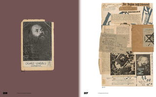 Eine Buchdoppelseite. Links auf malvenfarbenem Grund eine alte Abbildung eines bärtigen Mannes mit der Beschriftung CASARE-CHRISTUS IMPERATOR. Rechts eine Dada-Collage aus deutschen Zeitungsausschnitten und diversen Papieren.