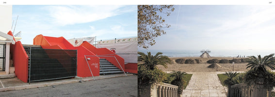 Zwei nebeneinander gestellte Fotos: Links eine leuchtend rote, zickzackförmige Treppenanlage hinter einem Bauzaun, rechts ein Blick über einen gepflasterten Weg und Palmen auf einen Sandstrand mit einem Steg im Meer.